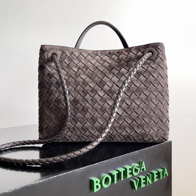 Bottega Veneta Suede Medium Andiamo Tote Bag B743572 Fondant